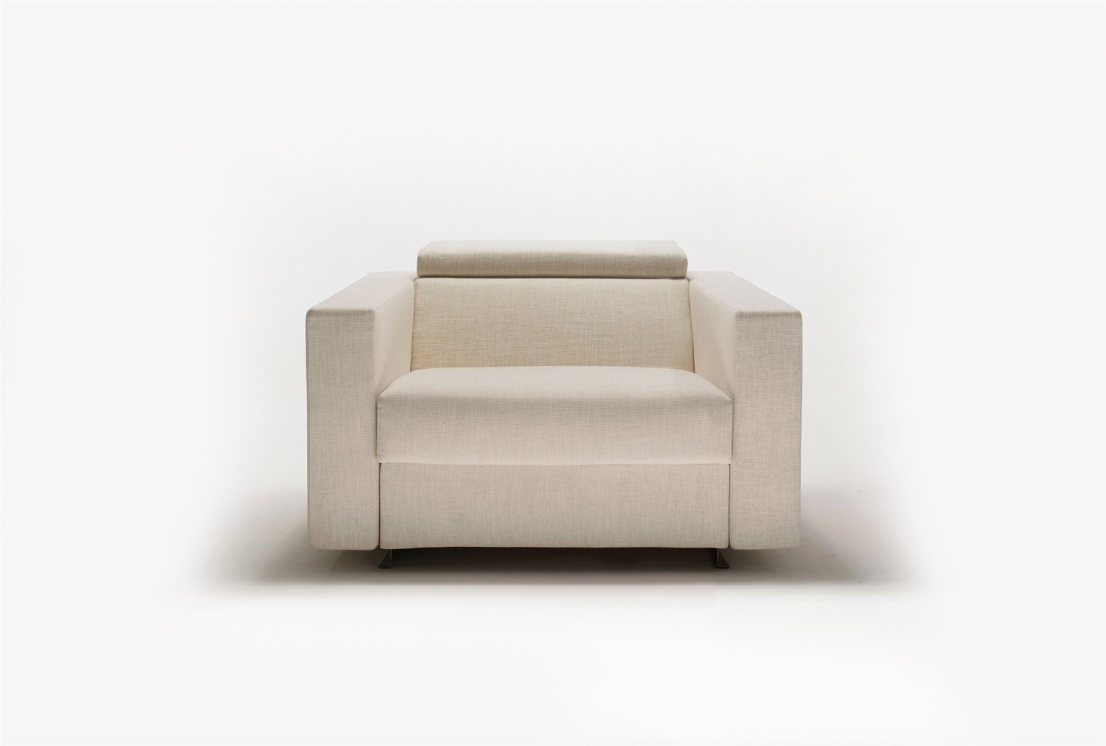 Fauteuil-lit BK 103 dossier inclinable, vu de face, têtière relevée