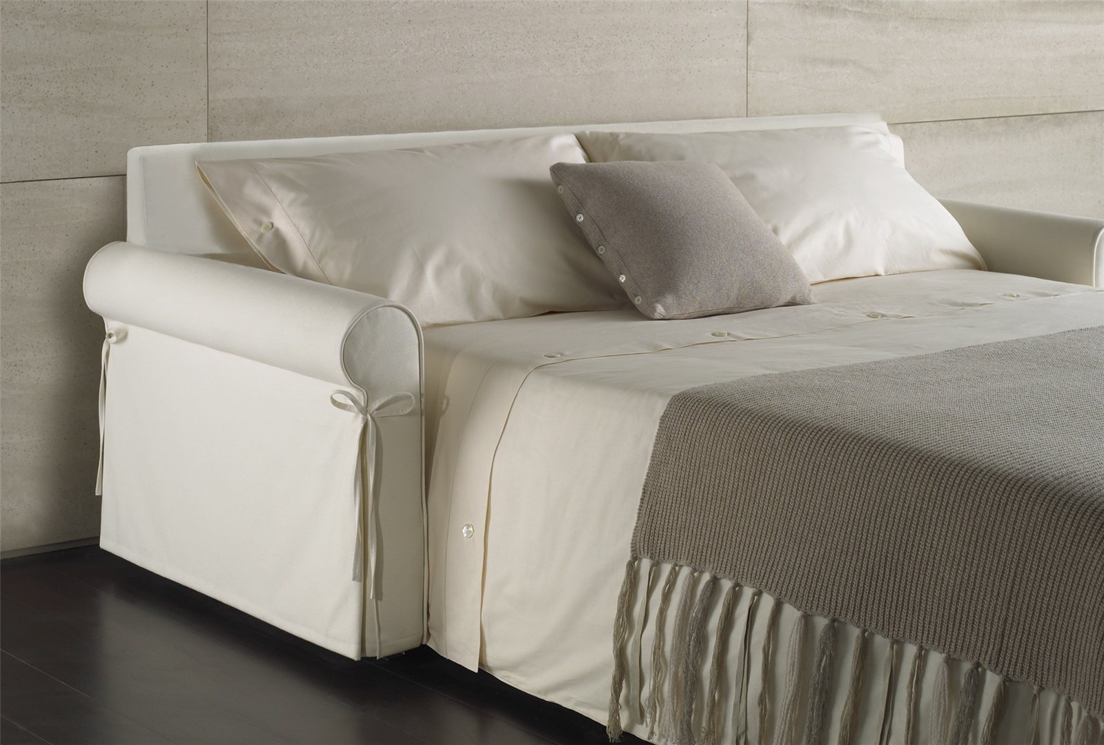 Canapé convertible BK 106 ouvert en lit, accoudoir roulé noué