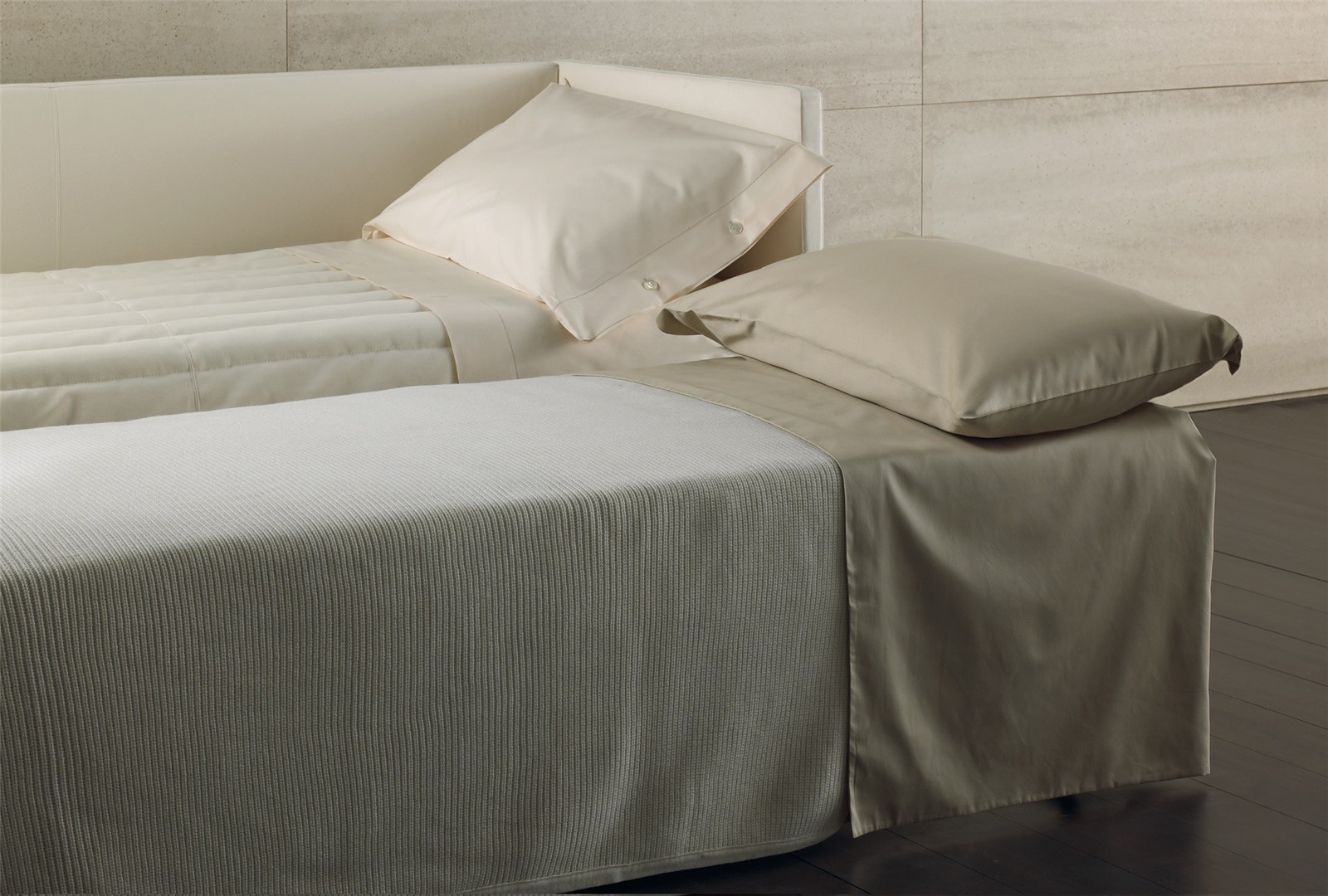 Canapé gigogne BK 113 ouvert, lit gigogne relevé contre le lit du dessus