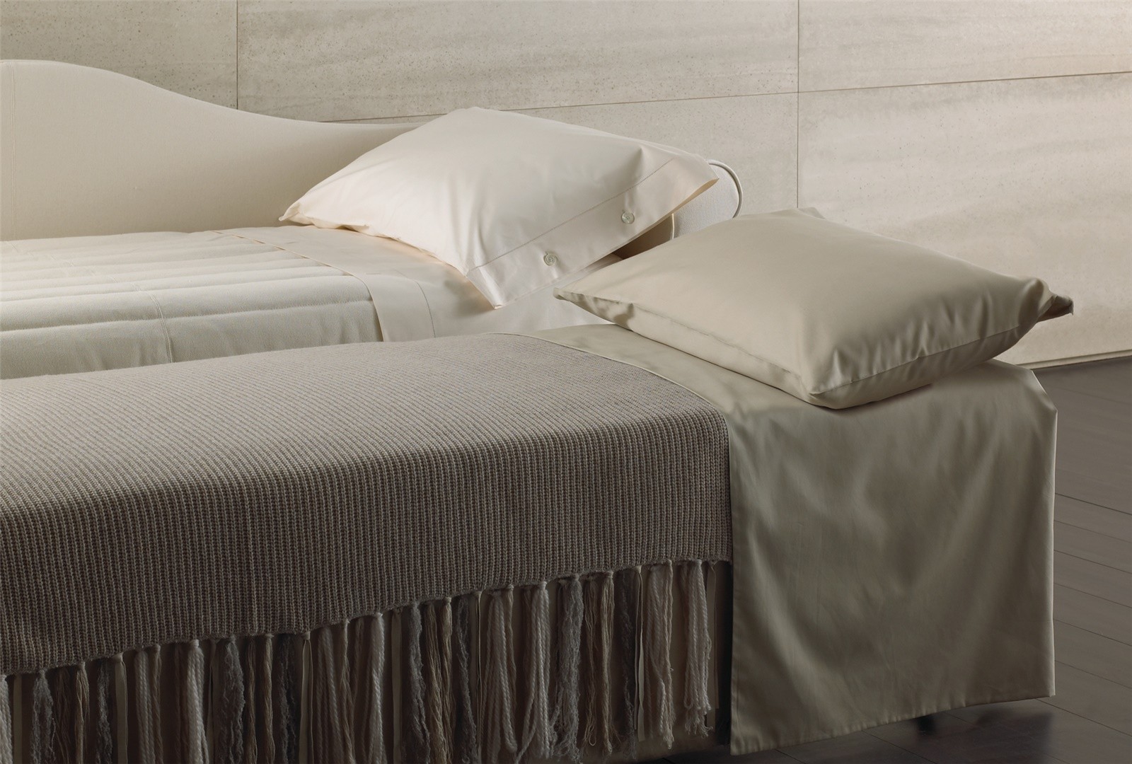 Banquette gigogne BK 114 ouverte, lit gigogne relevé contre le lit du dessus