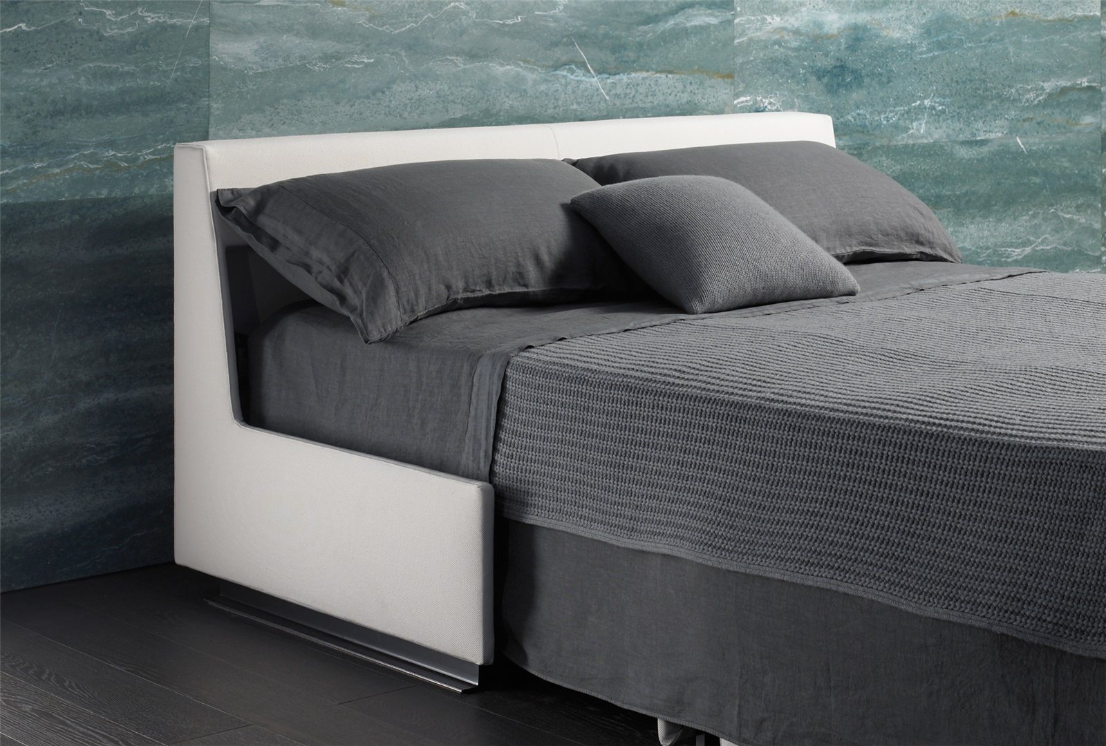 Canapé convertible BK 117 sans accoudoirs, ouvert en lit