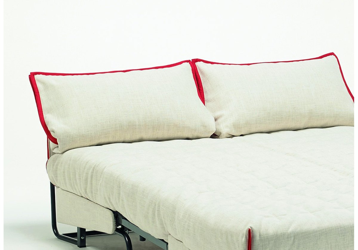 Oreillers BK 50 x 80 cm sur le lit ouvert