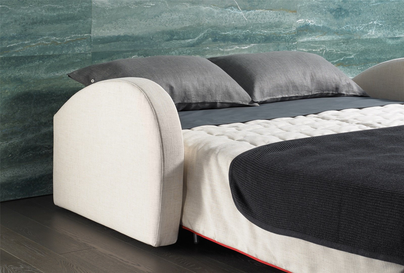 Canapé convertible BK 129 Vintage ouvert en lit double, accoudoir galbé