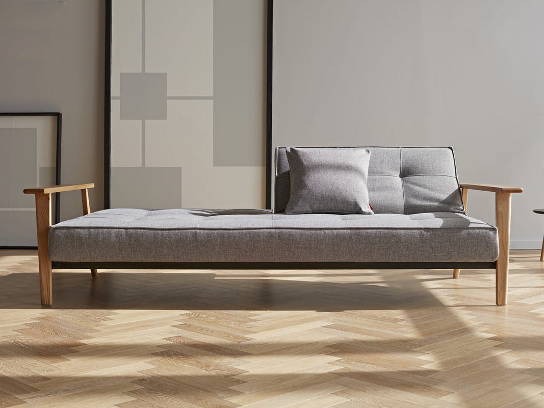 Splitback Frej Innovation Living en position lounge, un dossier incliné, tissu 521 Mixed Dance Grey